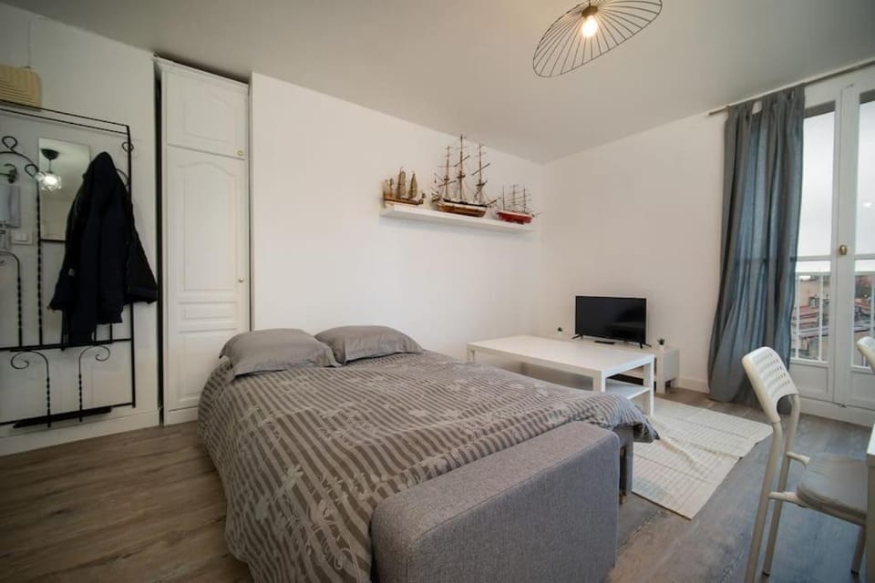 Fully equipped apartment balcony sleeps 7 wifi Apartment in Marseille