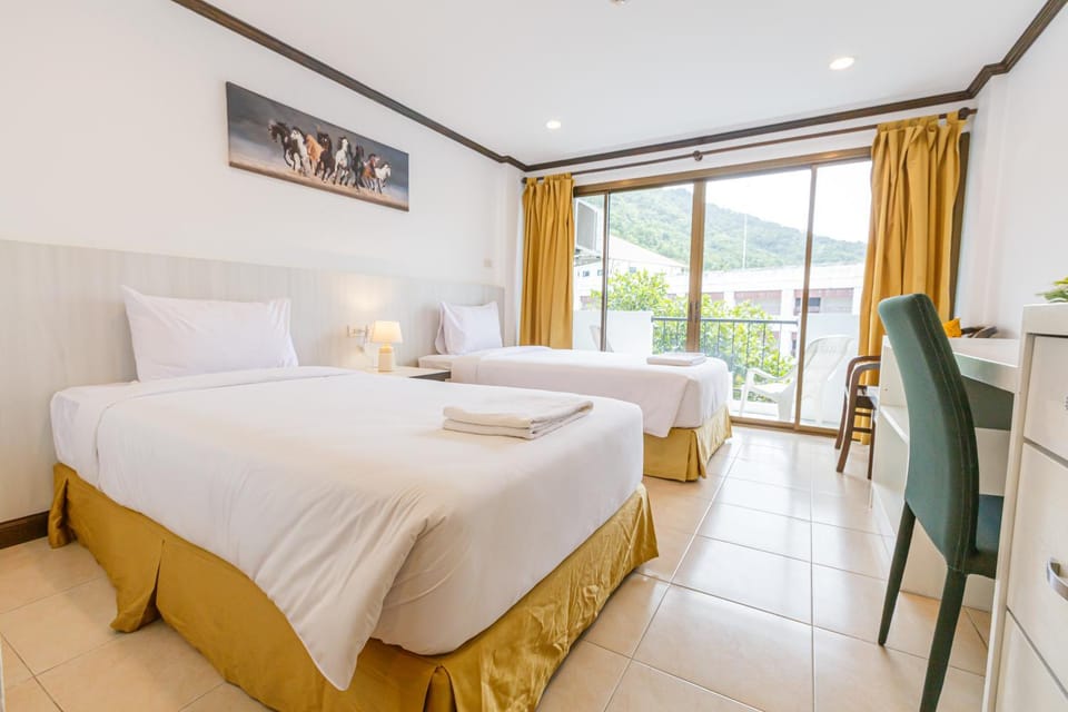Bed, TV and multimedia, Balcony/Terrace, Photo of the whole room, Bedroom