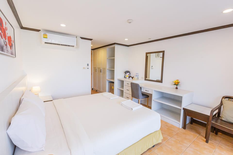 Bed, Bedroom, wardrobe, air conditioner