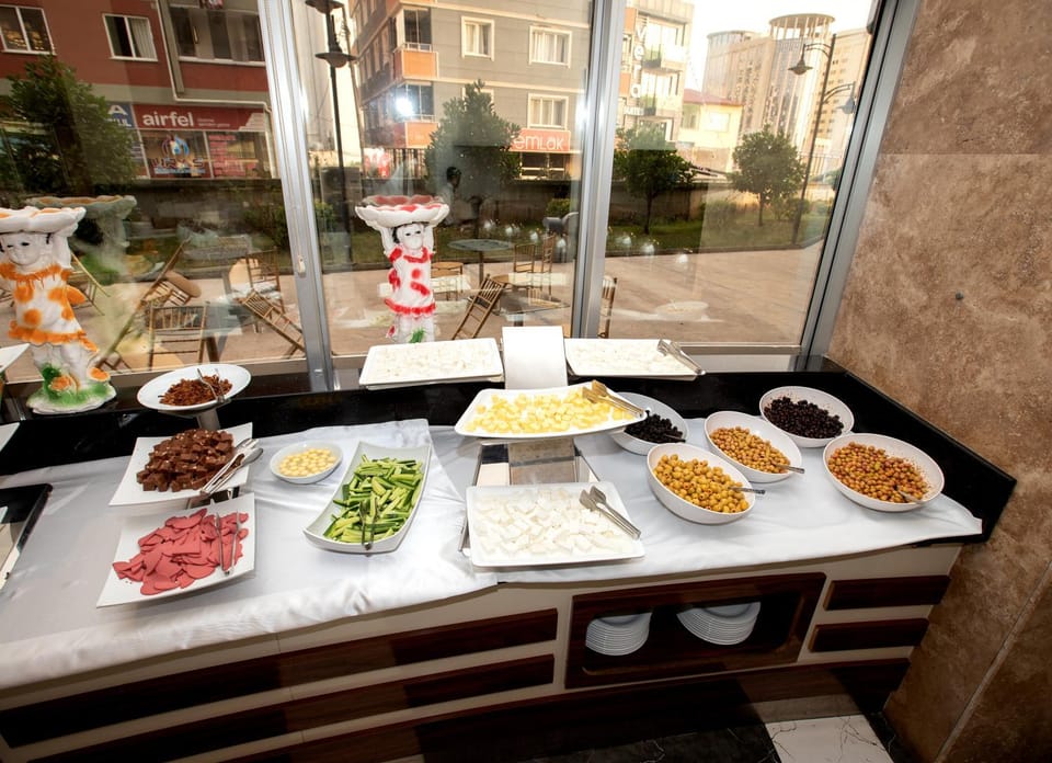 Restaurant/places to eat, Buffet breakfast