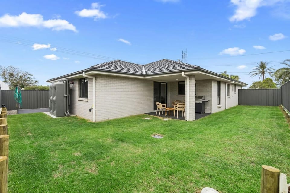 Property building, Spring, Day, Natural landscape, Garden, Garden view