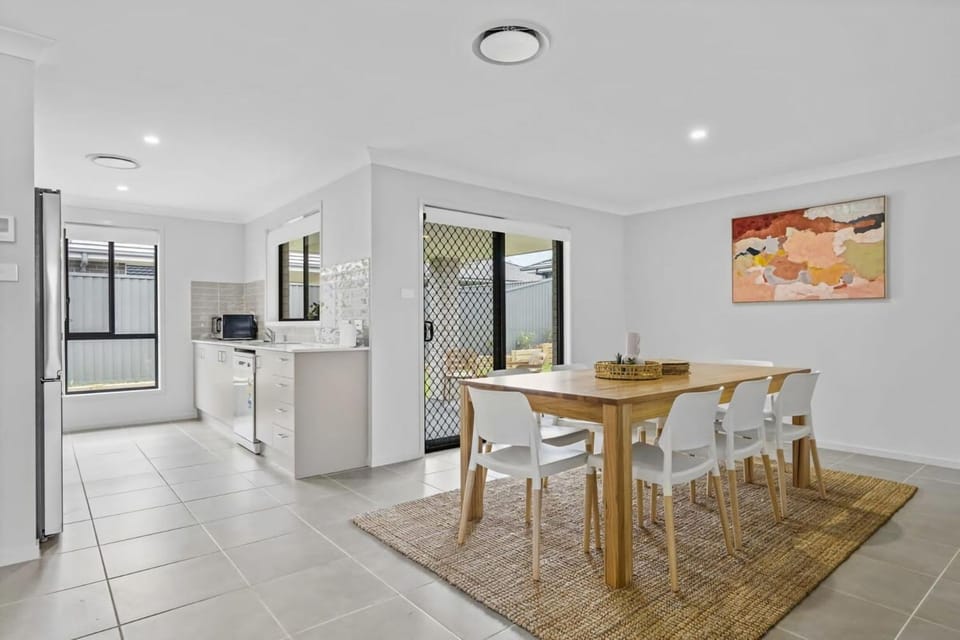 Houston House Cessnock Wine Country House in Cessnock