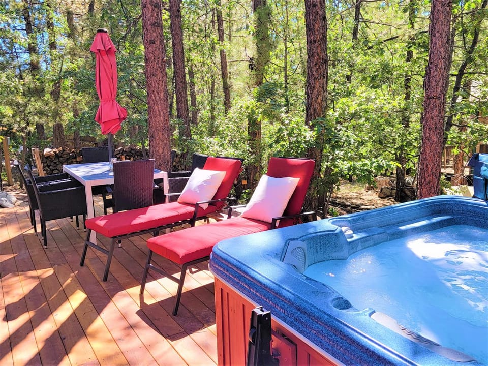 Natural landscape, Hot Tub, Seating area, Garden view, sunbed