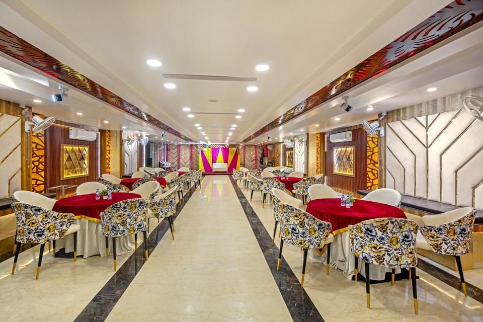 Restaurant/places to eat, Restaurant/places to eat, Banquet/Function facilities