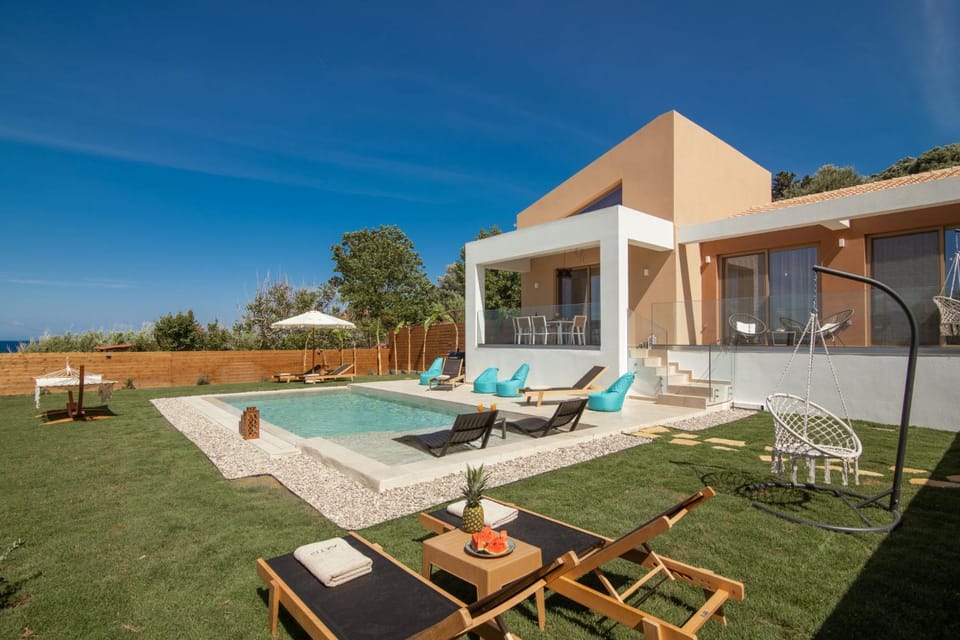 Property building, Garden, Swimming pool