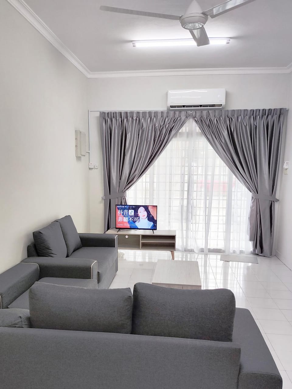 TV and multimedia, Living room, fireplace, air conditioner