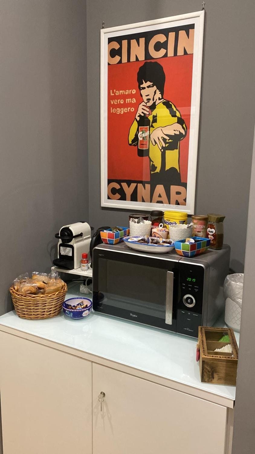 Coffee/tea facilities, Breakfast