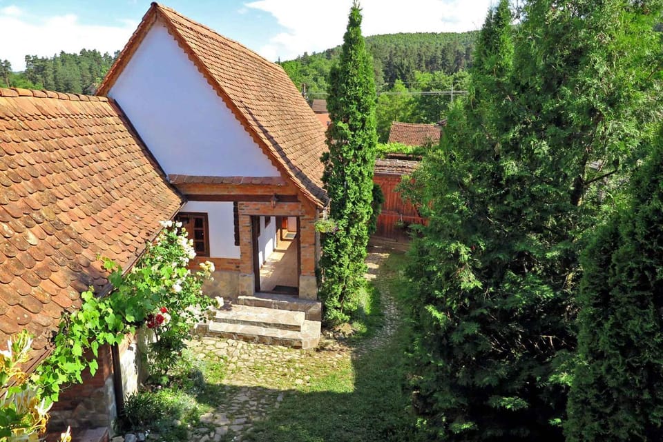 Property building, Patio, Inner courtyard view