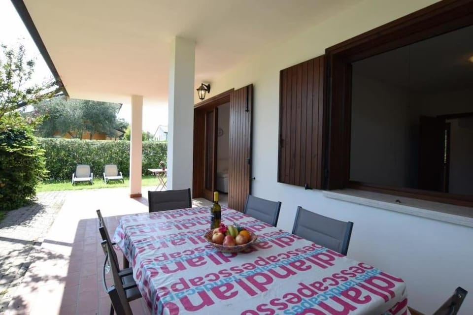 VILLA MAGNOLIA vicino al mare Villa in Isola Albarella