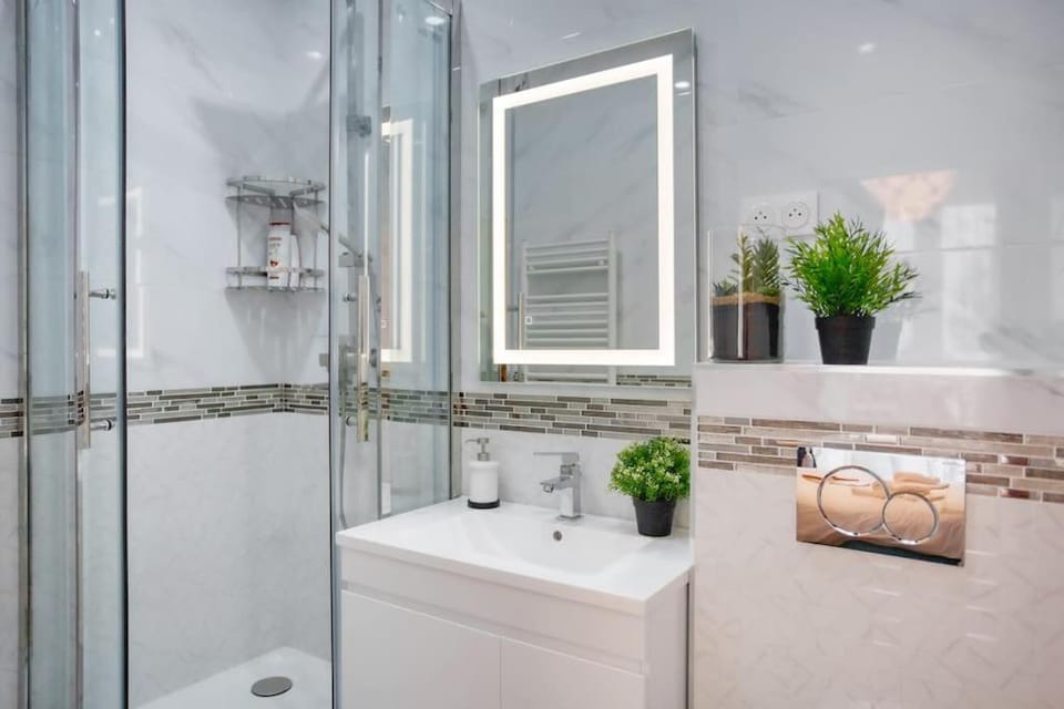 Shower, Bathroom
