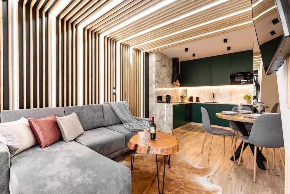 TV and multimedia, Kitchen or kitchenette, Living room, Seating area, Dining area