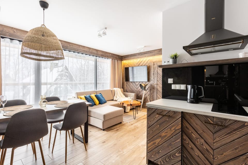 Kitchen or kitchenette, Living room, Seating area, Dining area