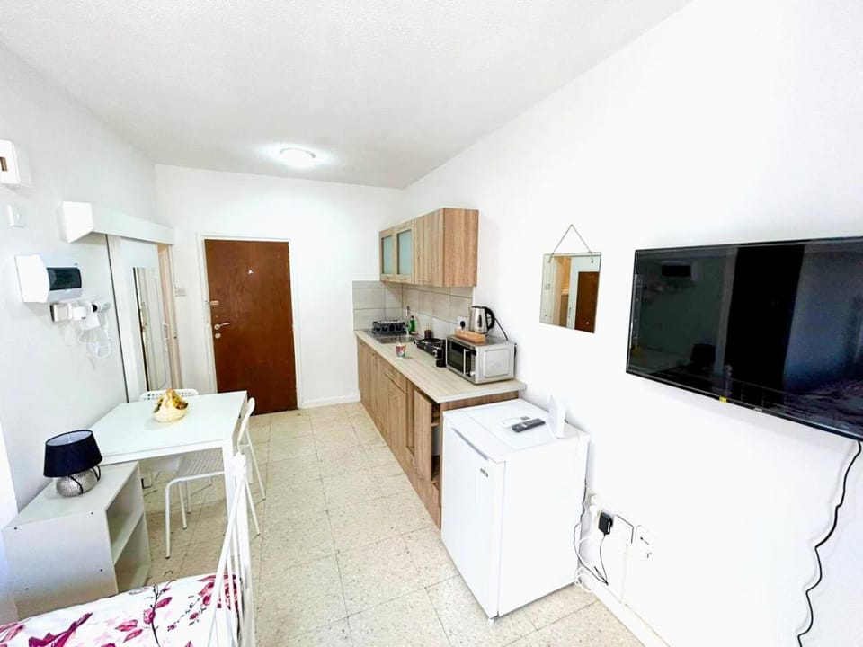 Kitchen or kitchenette, Dining area, minibar, pet friendly, stove