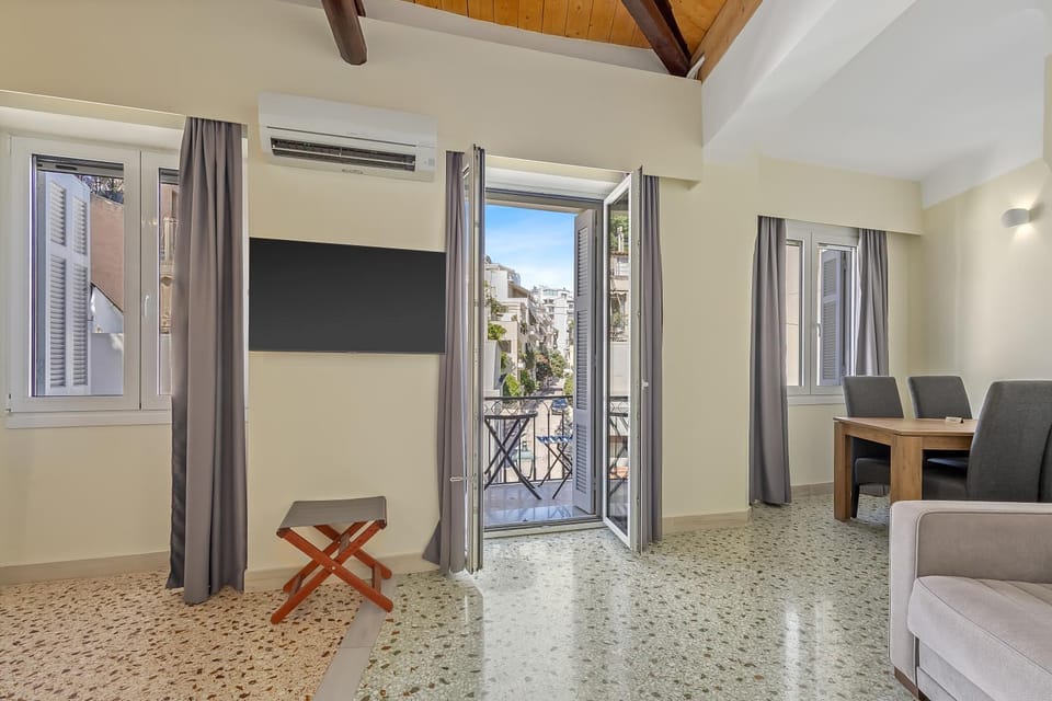 TV and multimedia, View (from property/room), Balcony/Terrace, Living room, Seating area