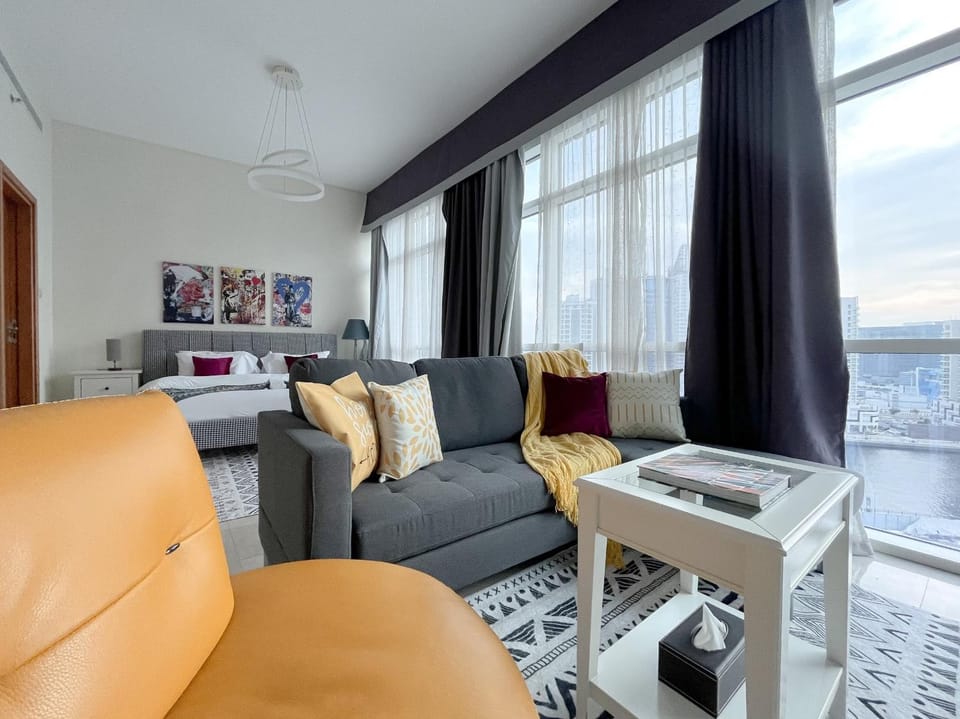 Bed, Photo of the whole room, Seating area, City view