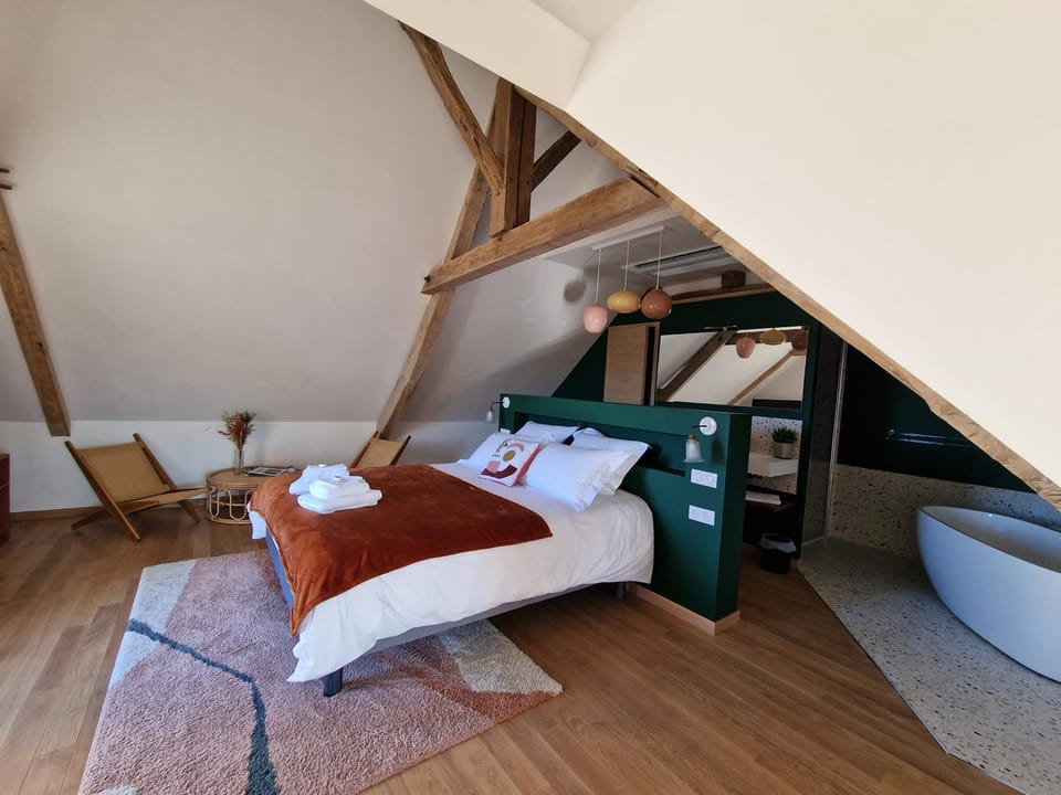 Shower, Coffee/tea facilities, Balcony/Terrace, Photo of the whole room, Bedroom, Garden view, Sunset, Bath, internet