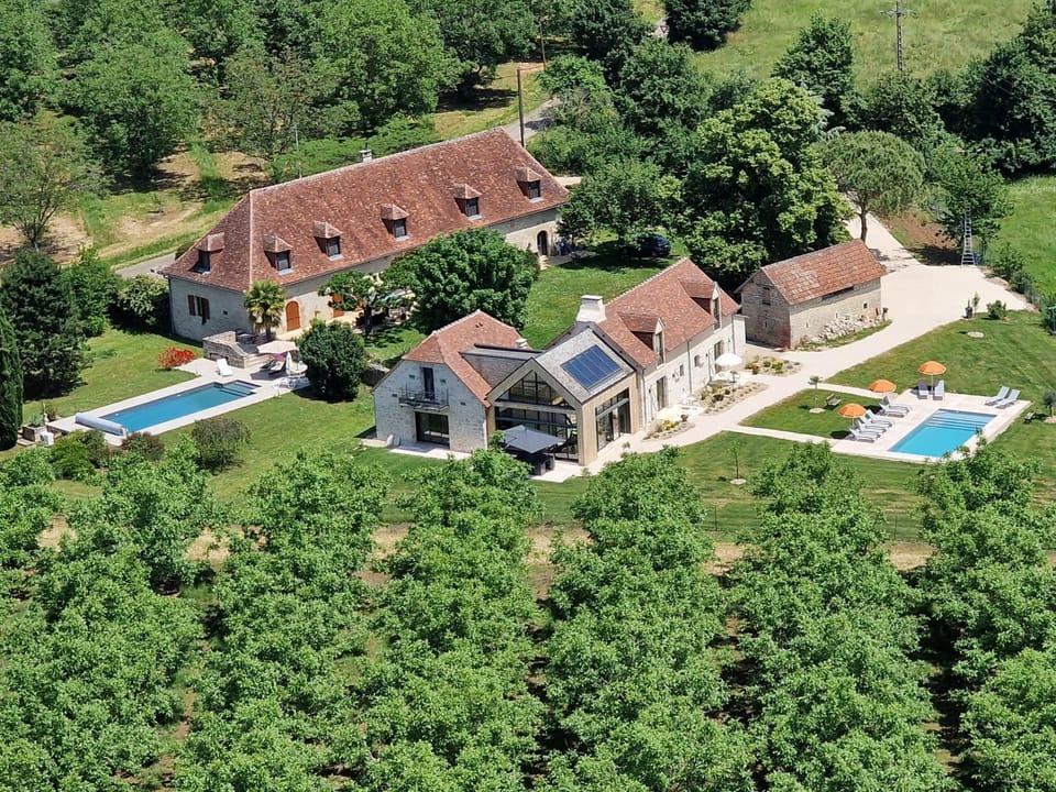 Property building, Natural landscape, Bird's eye view, Pool view, Swimming pool, Breakfast, locker