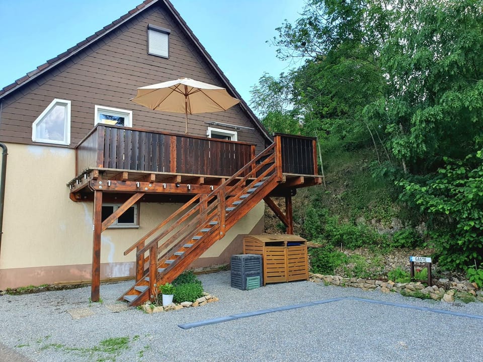 Property building, Balcony/Terrace, Parking