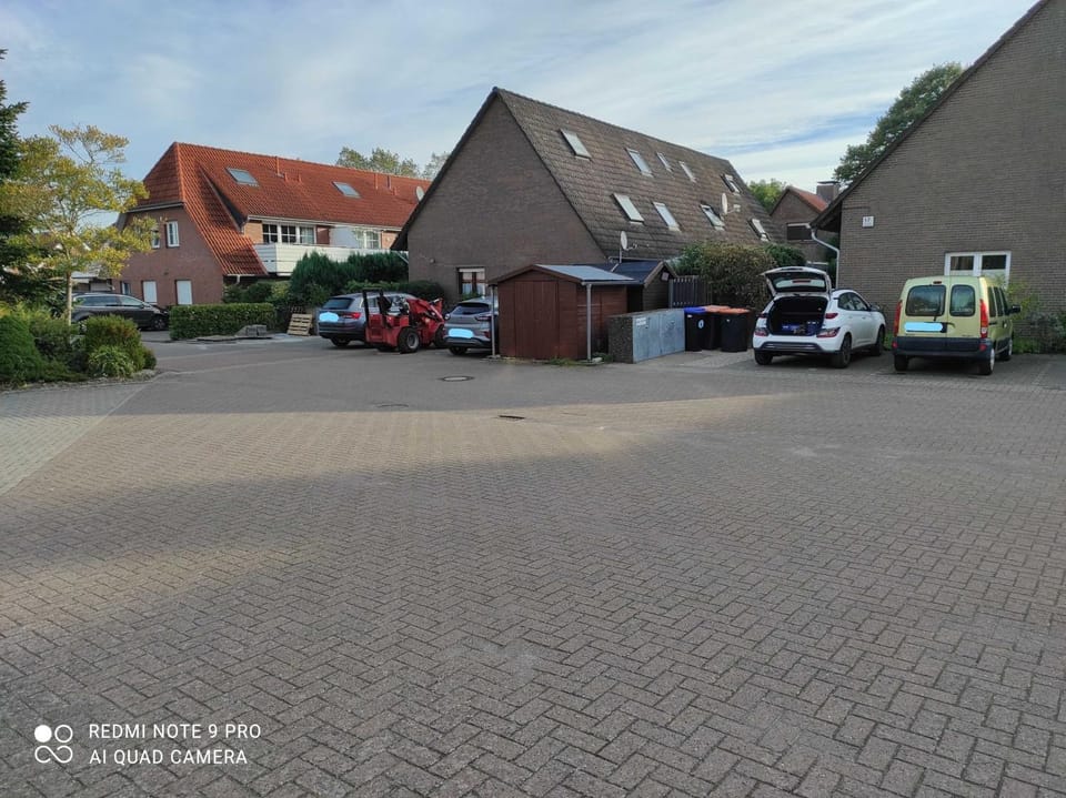 Property building, Neighbourhood, Parking