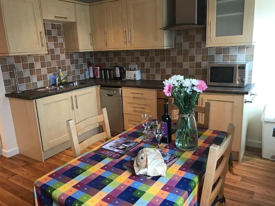 Coffee/tea facilities, Kitchen or kitchenette, Dining area, minibar, pet friendly, stove, toaster