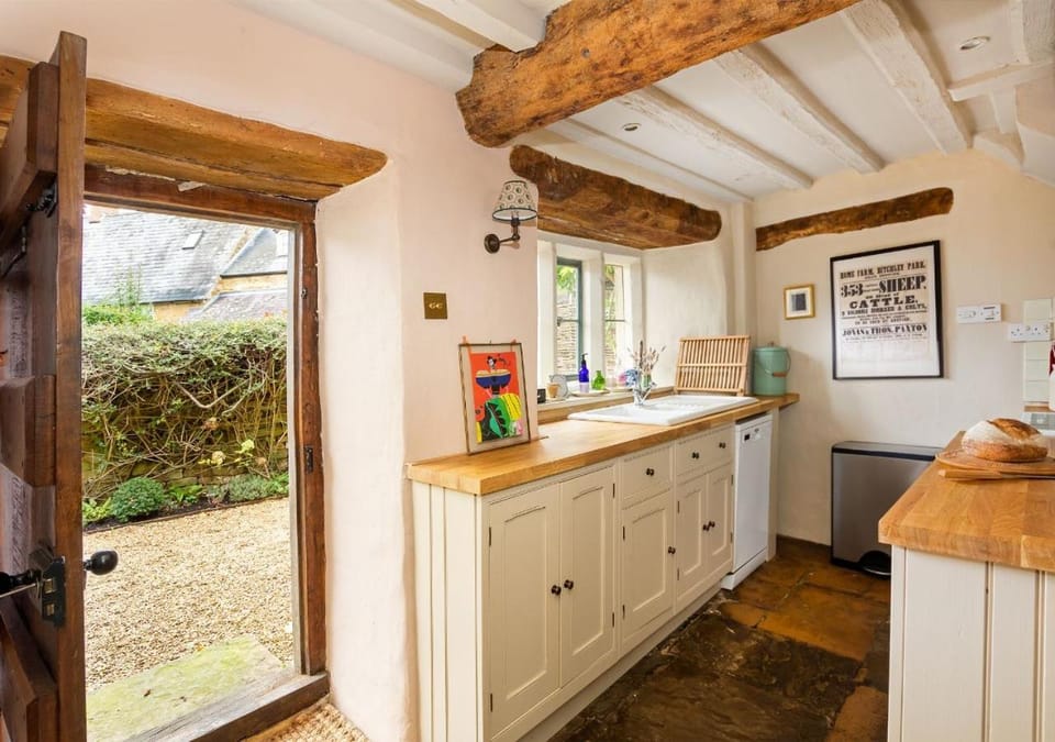 Charming 2BD Cottage in the Heart of Kingham! House in West Oxfordshire District