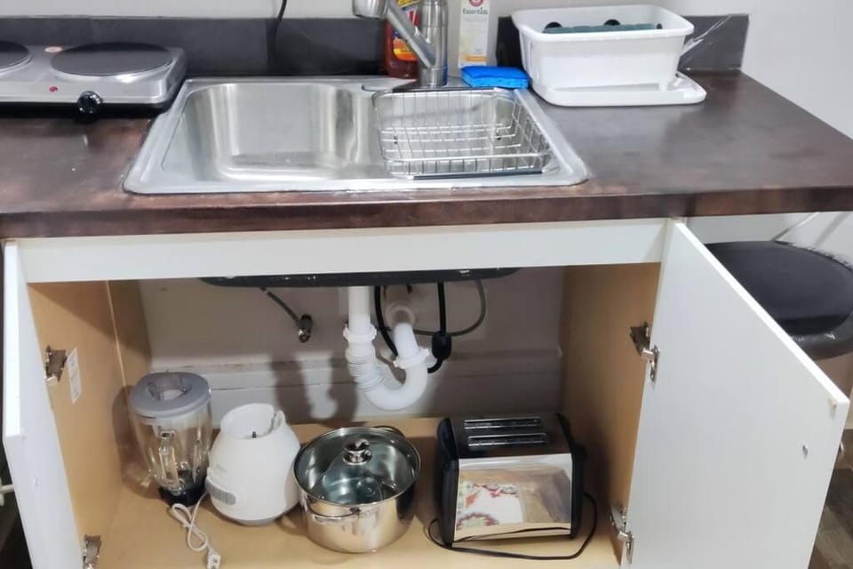 Guest House with Private Entrance- walk to Downtown Noblesville House in Noblesville