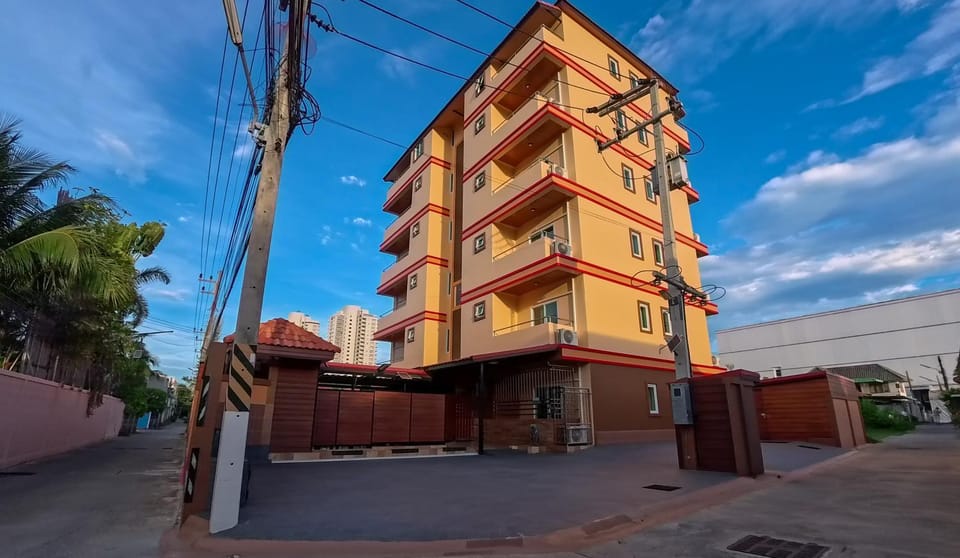 Property building, Facade/entrance, Off site, Neighbourhood, Balcony/Terrace, Street view, Quiet street view, Parking