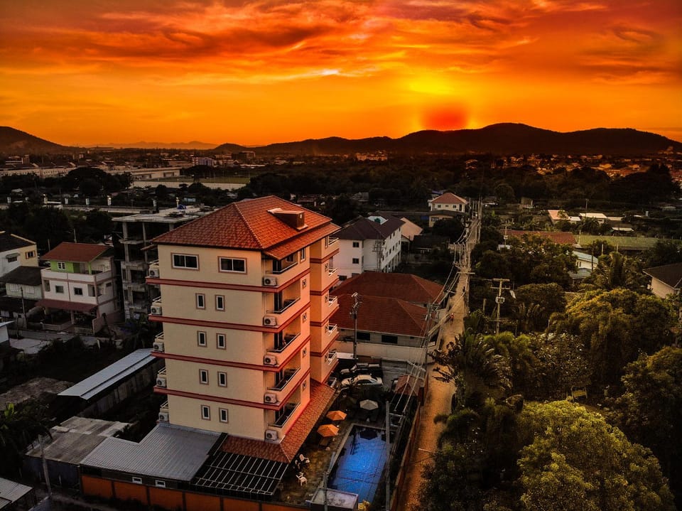 Property building, Natural landscape, Bird's eye view, Mountain view, Swimming pool, Sunset, Parking