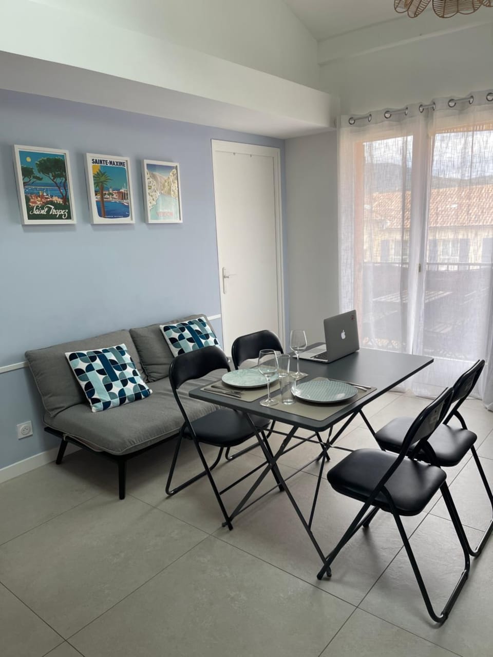 Living room, Dining area