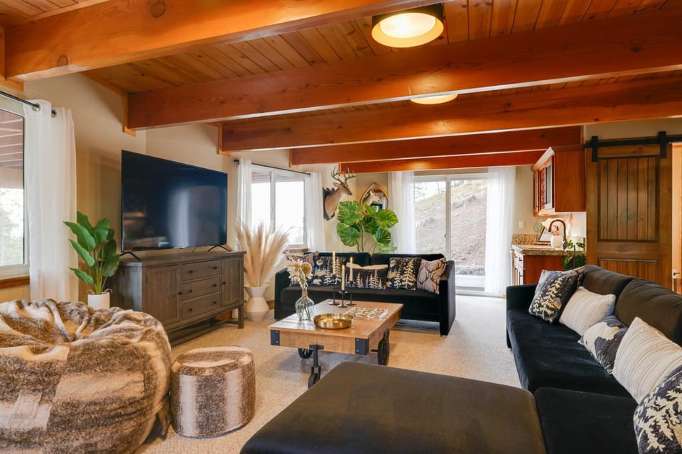 Hot Tub + Scenic Views: Luxury Twain Harte Cabin! Cabin in Twain Harte