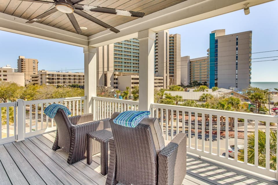 Walk to Ocean: Myrtle Beach House w/ Hot Tub! House in Myrtle Beach
