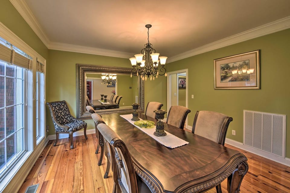 Pool, Grill + Patio: Spacious Statesboro Estate! House in South Carolina