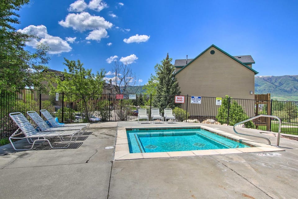 Cozy Eden Condo w/ Mtn Views in Wolf Creek Resort! House in Utah