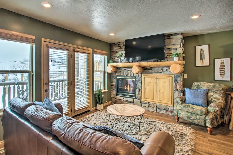 Cozy Eden Condo w/ Mtn Views in Wolf Creek Resort! House in Utah