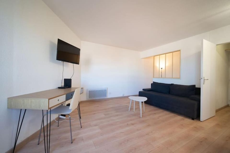 Fully equipped apartment 2 to 4 people St Charles Apartment in Marseille