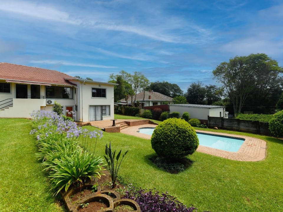 Garden, Swimming pool, Swimming pool