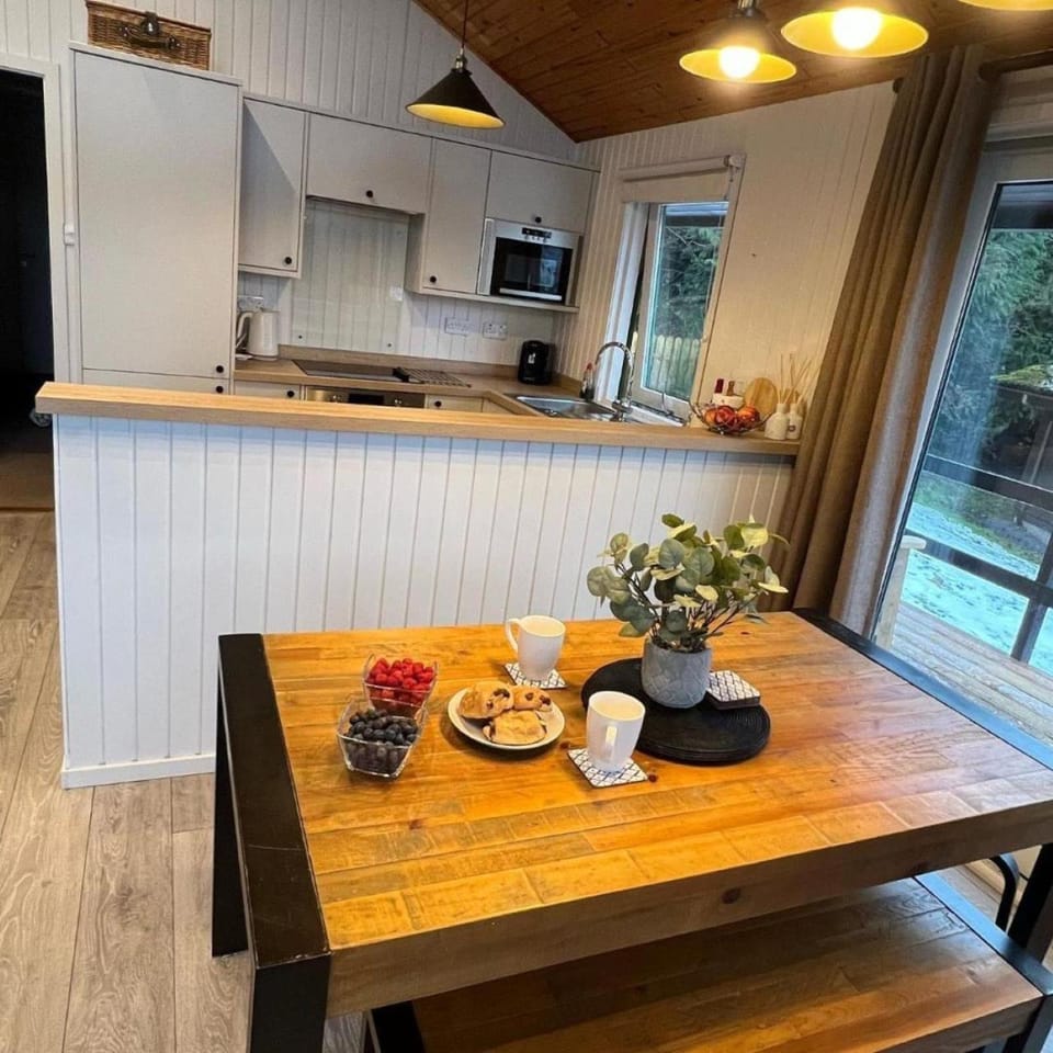 Dining area, kitchen