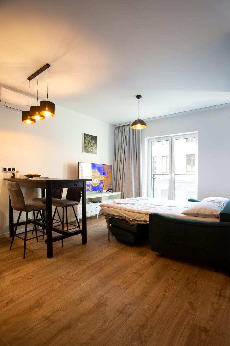 Bed, Living room, Photo of the whole room, Seating area, Dining area