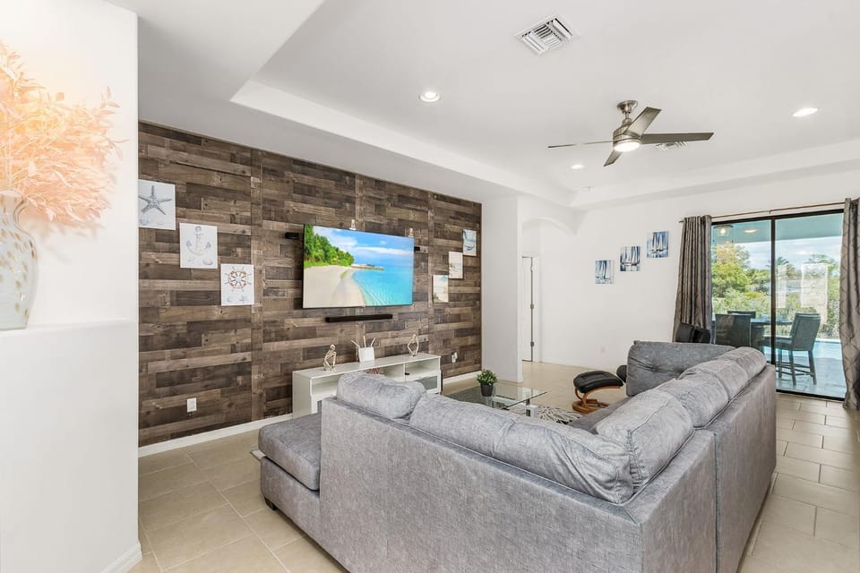 Gulf access, Heated Salt Water Pool & Kayaks - Villa Adventure Cove - Roelens Vacations House in Cape Coral