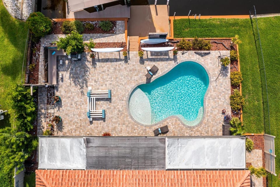 Aqua Escape - Cape Coral - Roelens Vacations Gulf Access- Minutes to the River- Kayaks-Dog Friendly House in Cape Coral