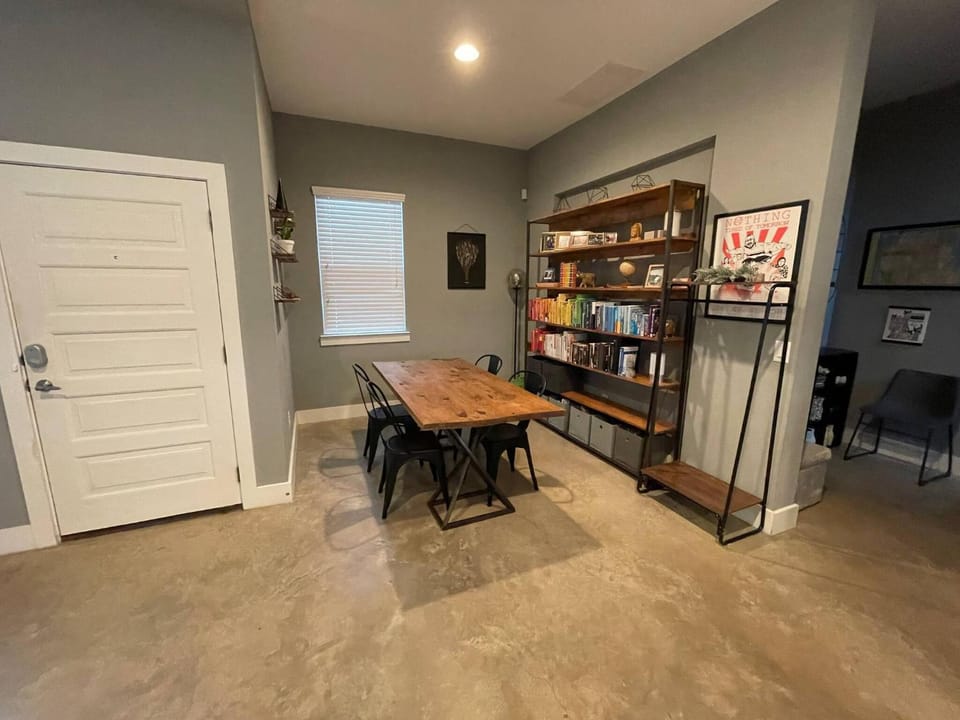 Seating area, Dining area