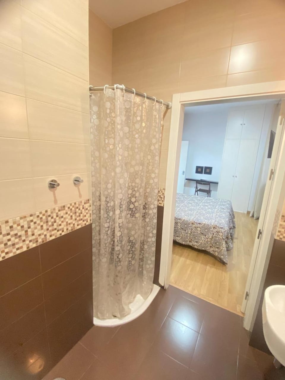 Shower, Bathroom, towels