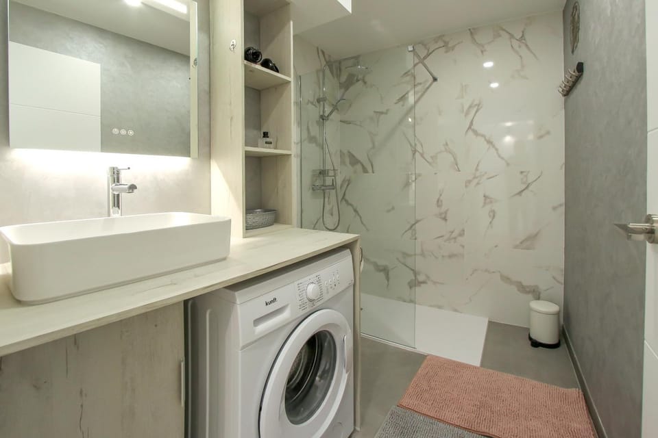 Shower, Bathroom, washing machine