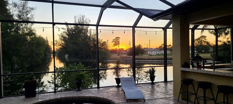 Fresh Water Canal, Kayaks, Heated Pool - Villa Windows on the Water - Roelens Vacations House in Cape Coral