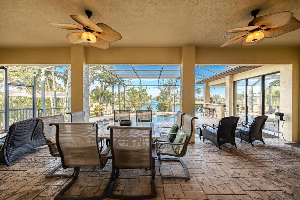 Fresh Water Canal, Kayaks, Heated Pool - Villa Windows on the Water - Roelens Vacations House in Cape Coral