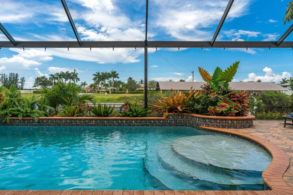 Gulf Access Sleeps 8 - Villa Tropicana - Roelens Vacations House in Cape Coral