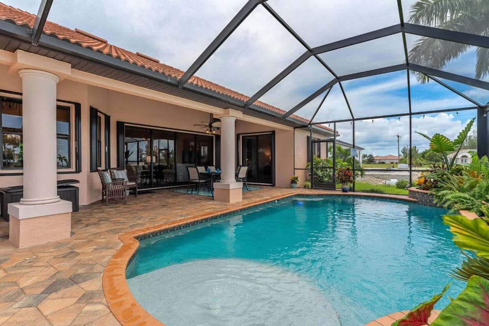 Gulf Access Sleeps 8 - Villa Tropicana - Roelens Vacations House in Cape Coral