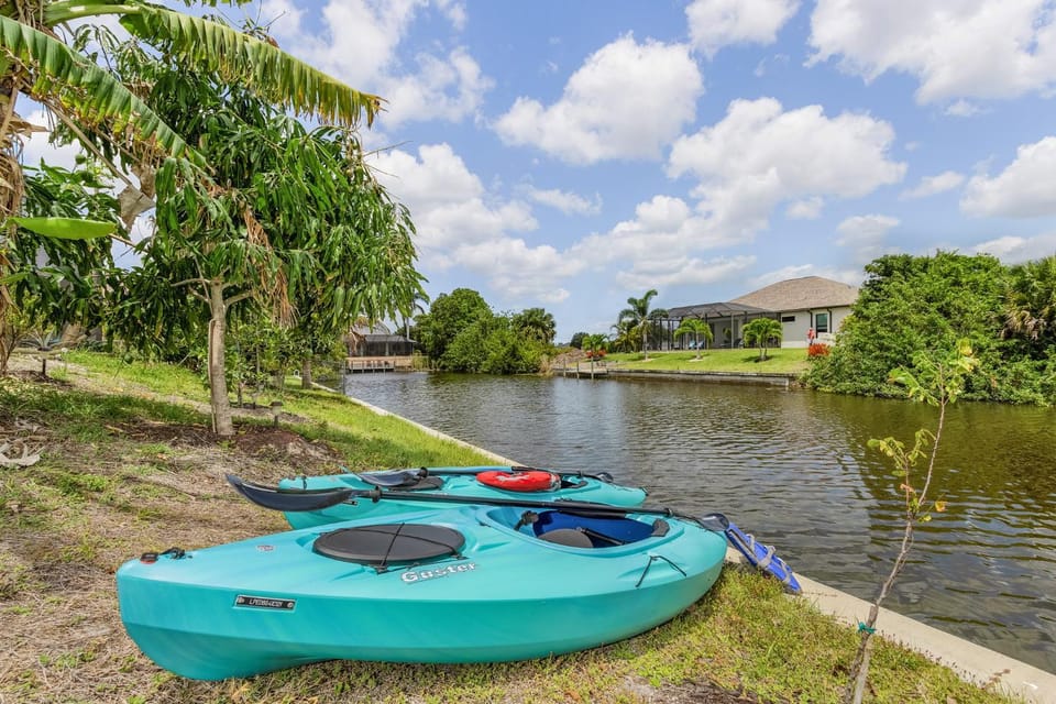 Heated Salt Water Pool, Kayaks, Pool Table - Villa Tropical Fruits - Roelens Vacations House in Cape Coral