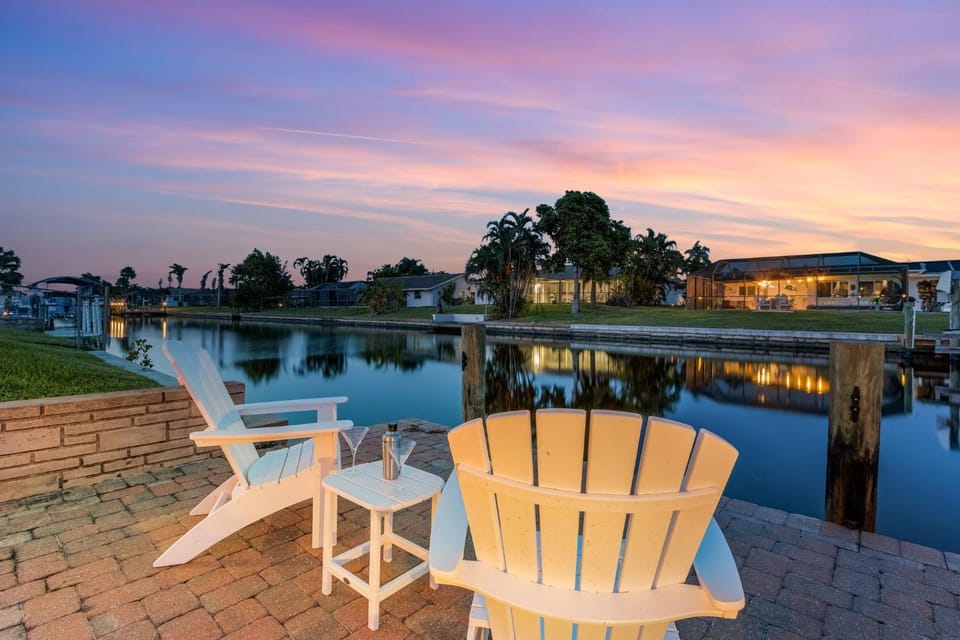Gulf Access, Kayaks, PET Friendly - Escape to Versailles - Roelens Vacations House in Cape Coral