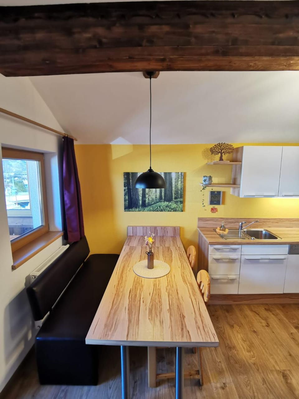 Kitchen or kitchenette, Seating area